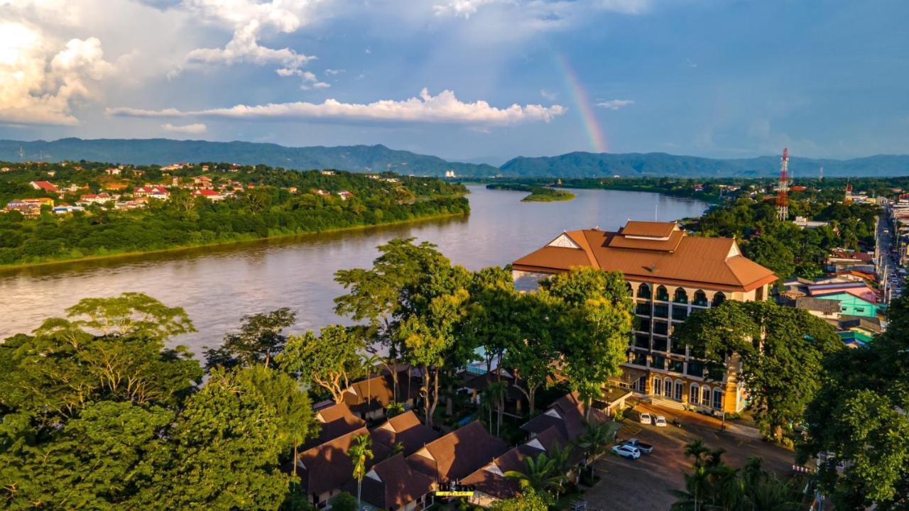Chiangkhong Teak Garden Riverfront Onsen Hotel- Sha Extra Plus Chiang Khong Exteriör bild
